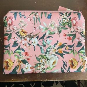 Makeup organizer bag